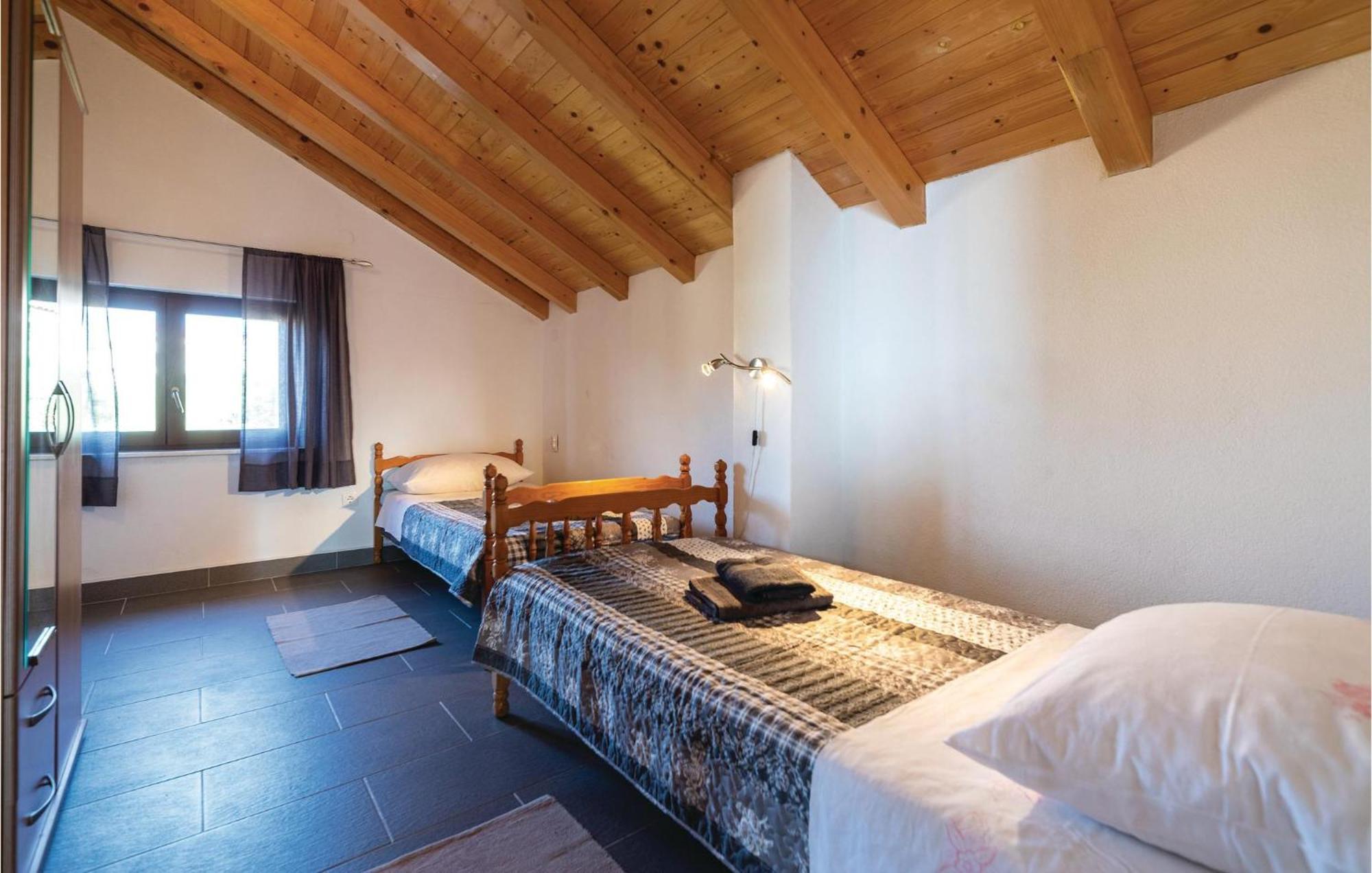 4 Bedroom Gorgeous Home In Prigradica Exterior foto