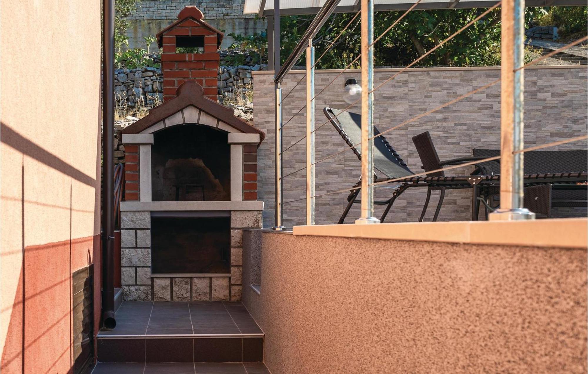 4 Bedroom Gorgeous Home In Prigradica Exterior foto
