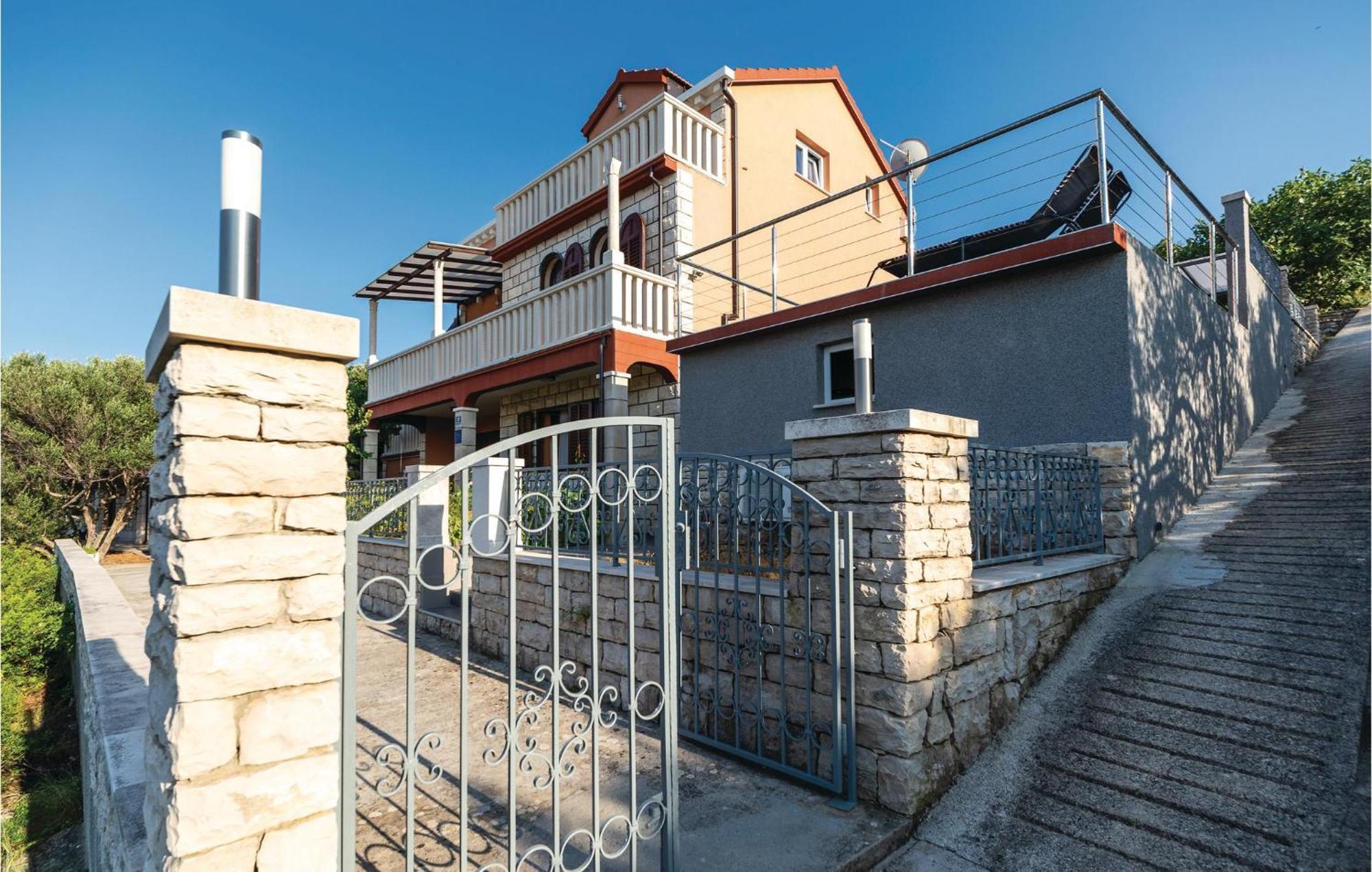 4 Bedroom Gorgeous Home In Prigradica Exterior foto