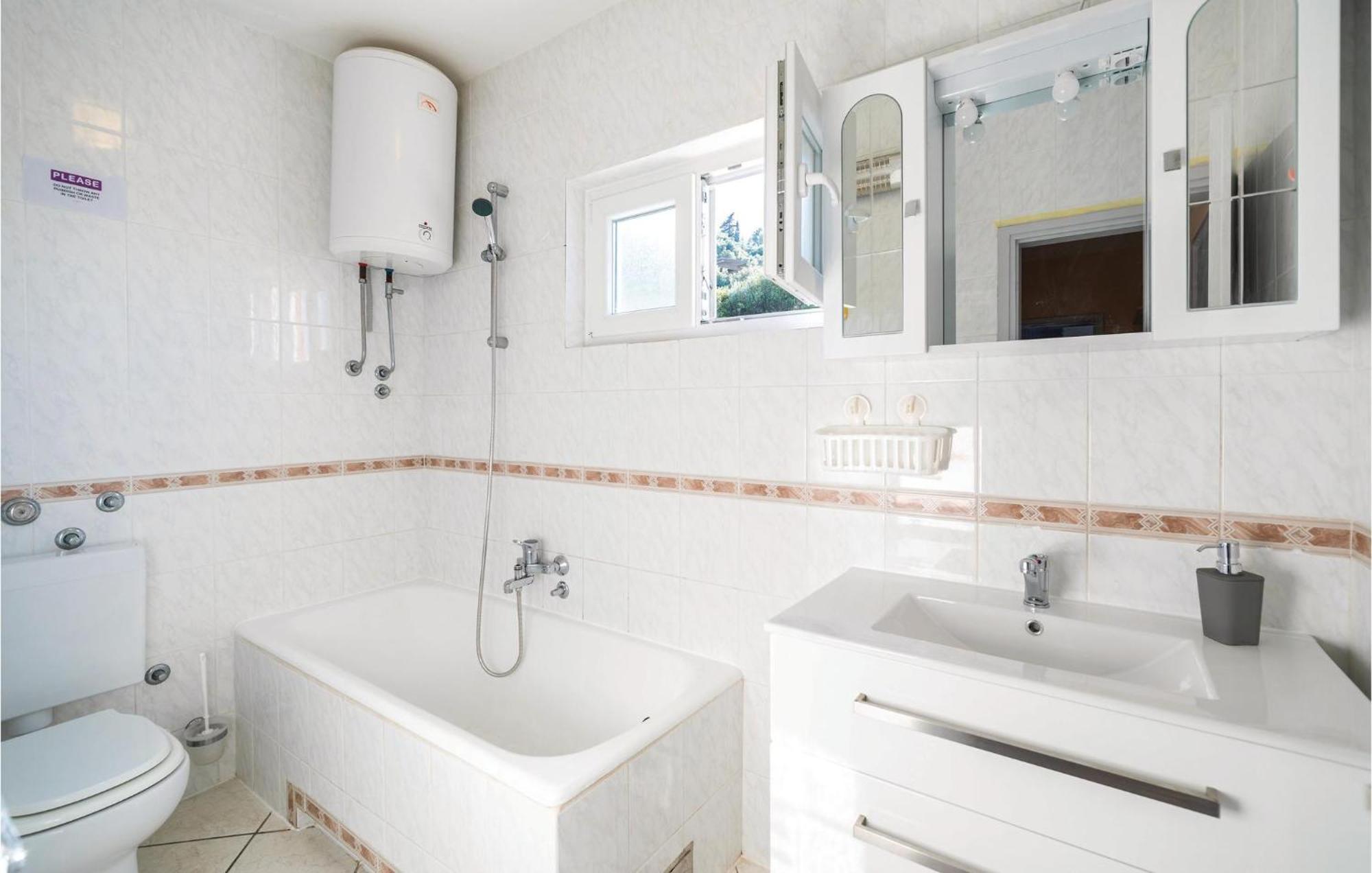 4 Bedroom Gorgeous Home In Prigradica Exterior foto